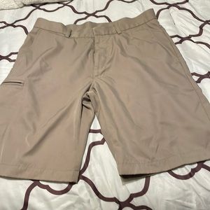 Men’s golf shorts